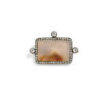A JEWELLED AND GOLD-MOUNTED MOSS AGATE BROOCH - Foto 1