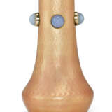 A GEM-SET AND GUILLOCHÉ ENAMEL SILVER-GILT VASE - Foto 2