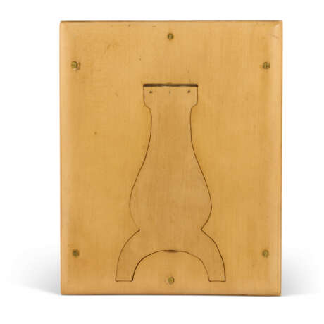 A SILVER-MOUNTED AND GUILLOCHÉ ENAMEL SYCAMORE PHOTOGRAPH FRAME - Foto 2