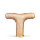 A GOLD-MOUNTED GUILLOCHÉ ENAMEL PARASOL HANDLE - photo 1