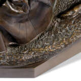 A RUSSIAN BRONZE GROUP OF A WOLF HUNT - photo 3