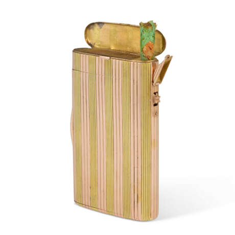 A TWO-COLOUR GOLD CIGARETTE CASE - photo 2 A TWO-COLOUR GOLD CIGARETTE CASE - photo 2