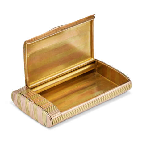 A TWO-COLOUR GOLD CIGARETTE CASE - photo 4 A TWO-COLOUR GOLD CIGARETTE CASE - photo 4