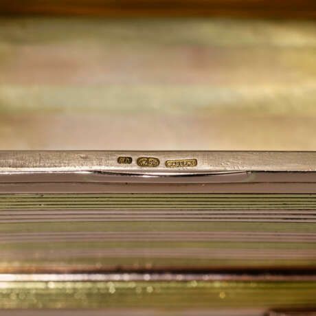 A TWO-COLOUR GOLD CIGARETTE CASE - photo 5 A TWO-COLOUR GOLD CIGARETTE CASE - photo 5