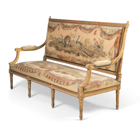 A SUITE OF FRENCH GILTWOOD SEAT FURNITURE - photo 4