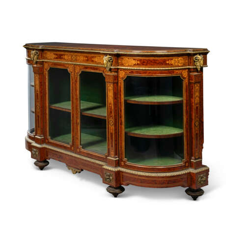 A VICTORIAN ORMOLU-MOUNTED BURR WALNUT, THUYA, AMARANTH, AND SYCAMORE MARQUETRY CREDENZA - Foto 5