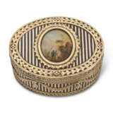 A LOUIS XV GOLD-MOUNTED AND LACQUER SNUFF-BOX SET WITH A MINIATURE - photo 1