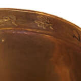 A LOUIS XV GOLD-MOUNTED AND LACQUER SNUFF-BOX SET WITH A MINIATURE - photo 3