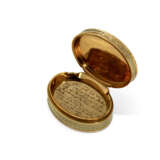 A LOUIS XVI GOLD-MOUNTED POUDRE D'ECAILLE SNUFF-BOX - Foto 2