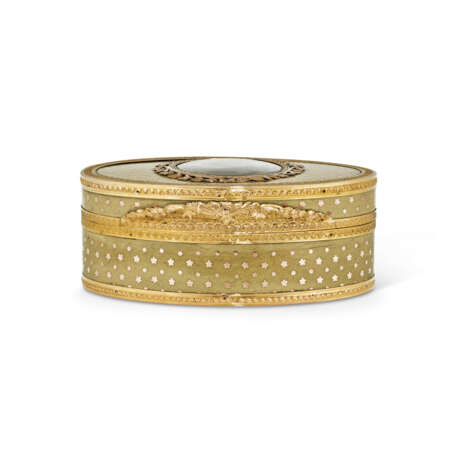 A LOUIS XVI GOLD-MOUNTED POUDRE D'ECAILLE SNUFF-BOX - Foto 5
