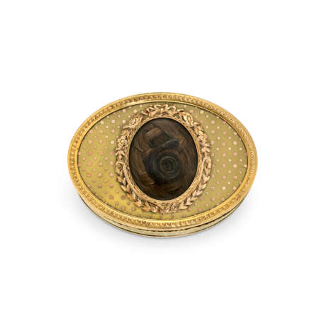 A LOUIS XVI GOLD-MOUNTED POUDRE D'ECAILLE SNUFF-BOX - Foto 7