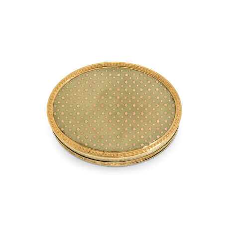 A LOUIS XVI GOLD-MOUNTED POUDRE D'ECAILLE SNUFF-BOX - Foto 8