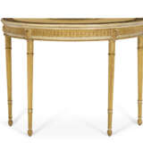 A GEORGE III PAINTED AND PARCEL-GILT DEMI-LUNE SIDE TABLE - Foto 1