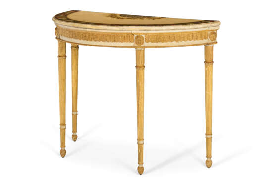 A GEORGE III PAINTED AND PARCEL-GILT DEMI-LUNE SIDE TABLE - Foto 2