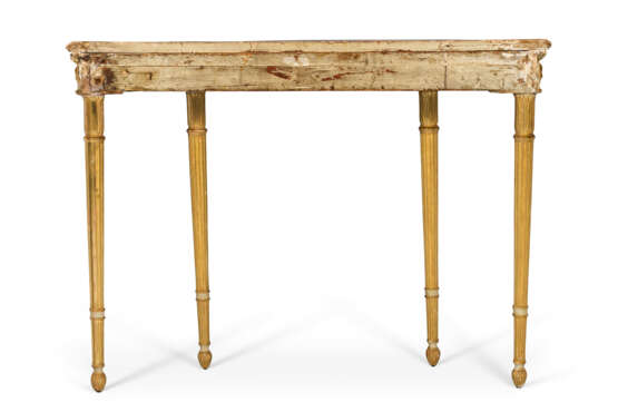 A GEORGE III PAINTED AND PARCEL-GILT DEMI-LUNE SIDE TABLE - Foto 5