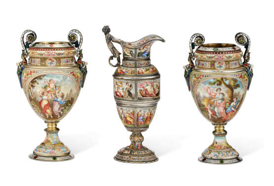 A GROUP OF THREE AUSTRIAN SILVER AND ENAMEL VESSELS - Foto 1