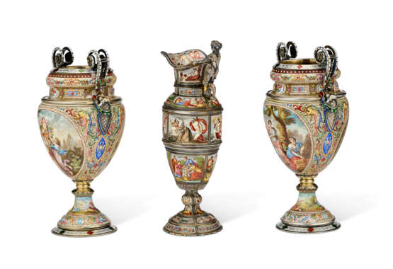 A GROUP OF THREE AUSTRIAN SILVER AND ENAMEL VESSELS - Foto 3