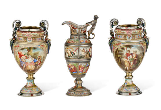 A GROUP OF THREE AUSTRIAN SILVER AND ENAMEL VESSELS - Foto 4