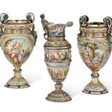 A GROUP OF THREE AUSTRIAN SILVER AND ENAMEL VESSELS - Foto 5