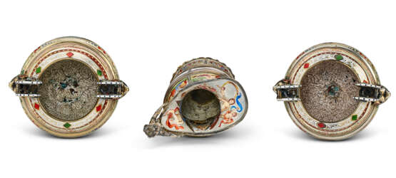 A GROUP OF THREE AUSTRIAN SILVER AND ENAMEL VESSELS - Foto 6