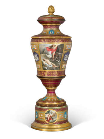A VERY LARGE VIENNA STYLE PORCLEAIN CLARET AND GOLD GROUND VASE, COVER AND STAND - photo 1