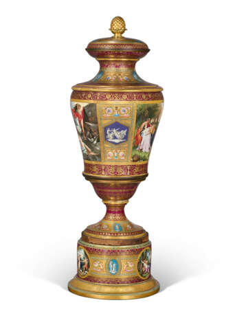 A VERY LARGE VIENNA STYLE PORCLEAIN CLARET AND GOLD GROUND VASE, COVER AND STAND - photo 2