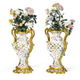 A PAIR OF ORMOLU-MOUNTED MEISSEN PORCELAIN RETICULATED VASES AND FLOWER BOUQUETS - photo 3