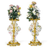 A PAIR OF ORMOLU-MOUNTED MEISSEN PORCELAIN RETICULATED VASES AND FLOWER BOUQUETS - photo 6