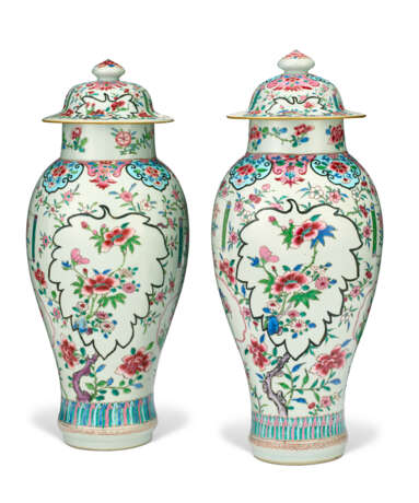 A PAIR OF CHINESE EXPORT PORCELAIN FAMILLE ROSE BALUSTER VASES AND COVERS - photo 1