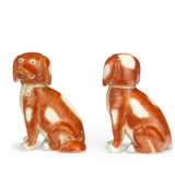 A PAIR OF CHINESE EXPORT PORCELAIN MODELS OF SEATED SPANIELS - photo 6