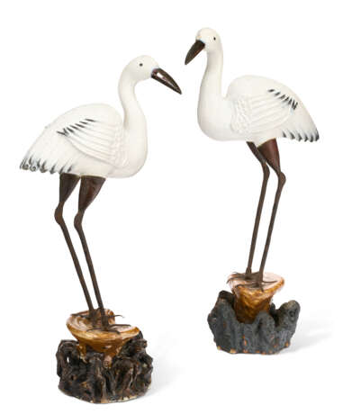 A PAIR OF CHINESE EXPORT PORCELAIN MODELS OF CRANES - photo 1