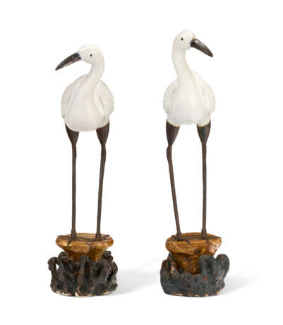 A PAIR OF CHINESE EXPORT PORCELAIN MODELS OF CRANES - photo 3