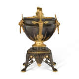 A FRENCH 'NEO-GREC' PARCEL-GILT AND PATINATED BRONZE URN ON STAND - photo 3