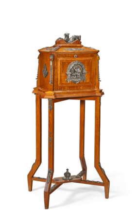 A NAPOLEON III SILVERED-BRONZE-MOUNTED OAK MEDAILLER-ON-STAND - photo 8