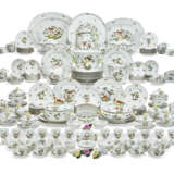A LARGE ASSEMBLED HEREND PORCELAIN 'ROTHSCHILD BIRDS' PART DINNER SERVICE - photo 1