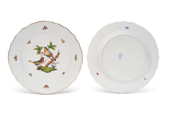 A LARGE ASSEMBLED HEREND PORCELAIN 'ROTHSCHILD BIRDS' PART DINNER SERVICE - photo 3