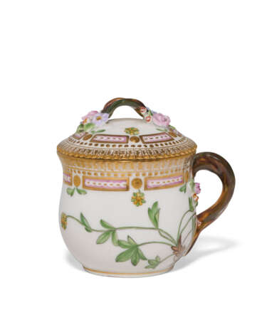 TWELVE ROYAL COPENHAGEN PORCELAIN ‘FLORA DANICA’ CUSTARD CUPS, COVERS AND STANDS - photo 4