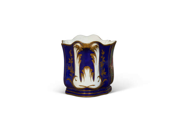 A SEVRES PORCELAIN 'BLEU NOUVEAU' OVAL FLOWER VASE (CUVETTE A FLEURS 'ROUSSEL’) - photo 4