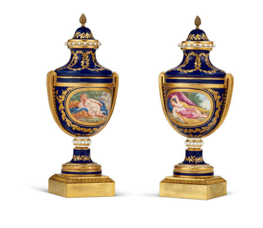 A PAIR OF ORMOLU-MOUNTED SEVRES PORCELAIN 'BLEU NOUVEAU' VASES (VASES CHAPELET) AND TWO COVERS - photo 2