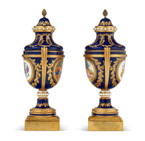 A PAIR OF ORMOLU-MOUNTED SEVRES PORCELAIN 'BLEU NOUVEAU' VASES (VASES CHAPELET) AND TWO COVERS - photo 3