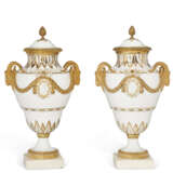 A PAIR OF ORMOLU AND MARBLE MOUNTED PARIS (COMTE D'ARTOIS) PORCELAIN GILT-WHITE VASES AND TWO COVERS - фото 4