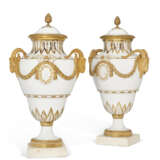 A PAIR OF ORMOLU AND MARBLE MOUNTED PARIS (COMTE D'ARTOIS) PORCELAIN GILT-WHITE VASES AND TWO COVERS - фото 7