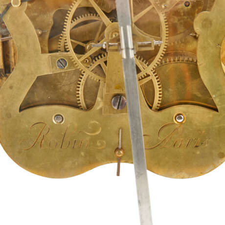 A LOUIS XVI ORMOLU MANTEL CLOCK - фото 7