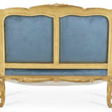 A FRENCH GILTWOOD AND AUBUSSON TAPESTERY FIVE-PIECE SALON SUITE - photo 4