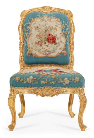 A FRENCH GILTWOOD AND AUBUSSON TAPESTERY FIVE-PIECE SALON SUITE - photo 10