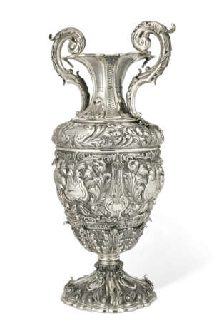 A MONUMENTAL ITALIAN SILVER TWO-HANDLED VASE - photo 2