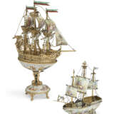A CONTINENTAL SILVER-GILT AND ENAMEL NEF AND A SIMILAR GILT-METAL AND ENAMEL NEF - Foto 1