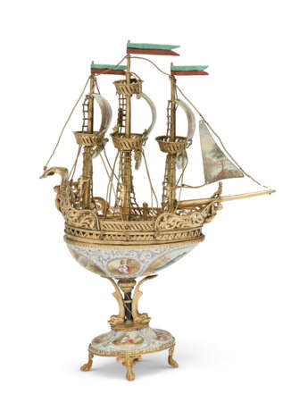 A CONTINENTAL SILVER-GILT AND ENAMEL NEF AND A SIMILAR GILT-METAL AND ENAMEL NEF - Foto 2
