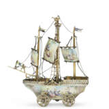 A CONTINENTAL SILVER-GILT AND ENAMEL NEF AND A SIMILAR GILT-METAL AND ENAMEL NEF - Foto 5
