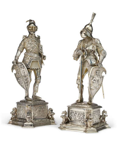 A PAIR OF GERMAN SILVER KNIGHTS - photo 1
